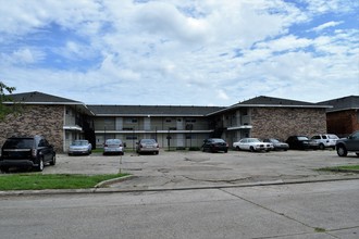 Titian Apartments in Baton Rouge, LA - Building Photo - Building Photo