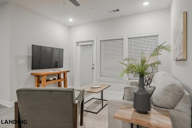 5001 Willowgate Loop, Unit 08-8403 in Tice, FL - Building Photo - Building Photo