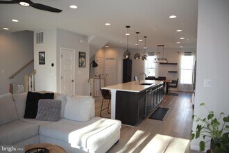 585 Cross Chase Dr in Severna Park, MD - Building Photo - Building Photo