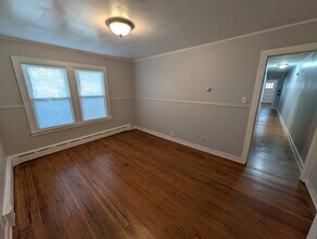 96 Main St in East Windsor, CT - Building Photo - Building Photo