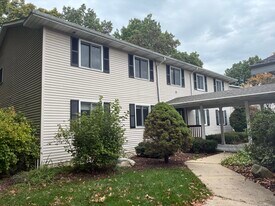 6495 Bella Vista Dr NE in Rockford, MI - Building Photo