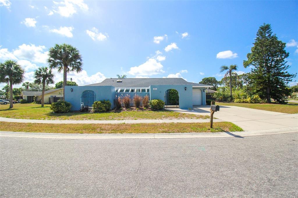 3852 Gatewood Dr in Sarasota, FL - Building Photo