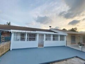 18804 NW 45th Ave in Miami Gardens, FL - Building Photo - Building Photo