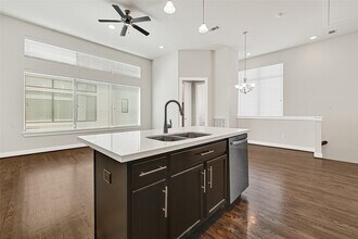 72 N Hutcheson St in Houston, TX - Building Photo - Building Photo