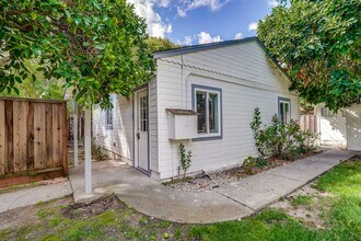32 Annie Laurie Ave in Mountain View, CA - Building Photo - Building Photo