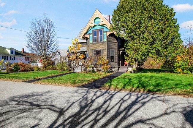 19 Pine St in Haverhill, NH - Building Photo - Building Photo