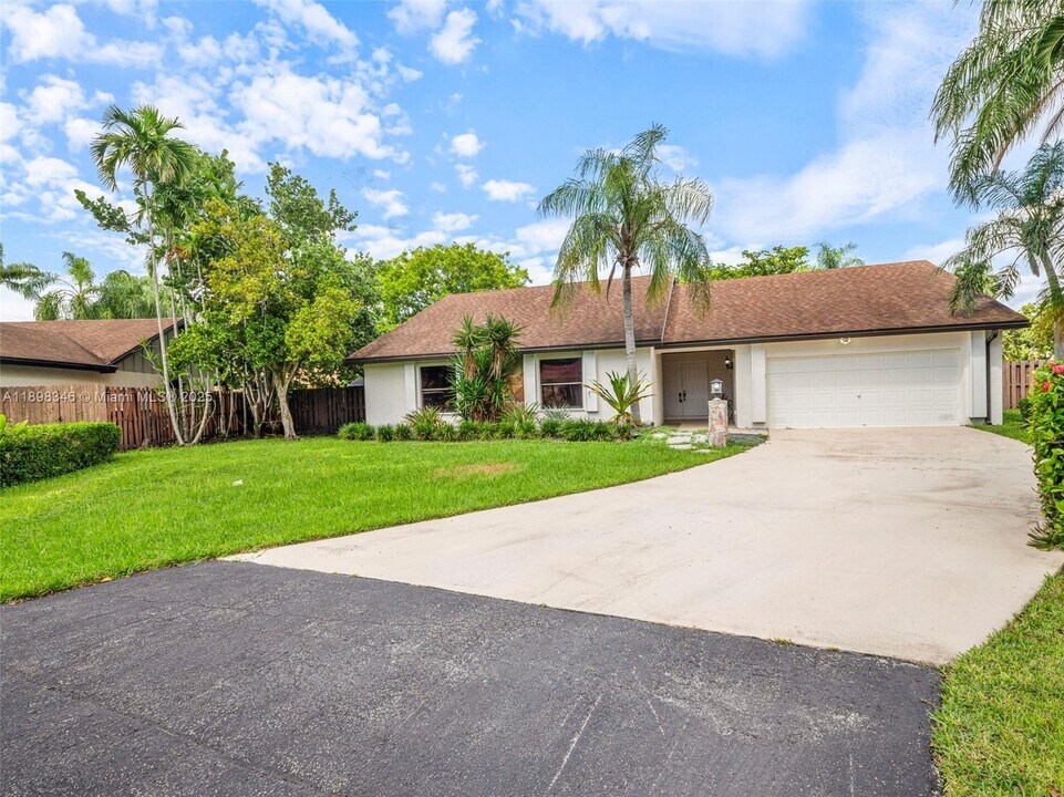15531 SW 54th Terrace in Miami, FL - Building Photo