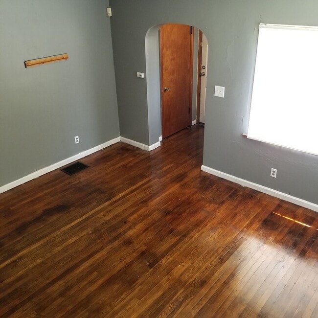 property at 1728-1730-1730 W Mound St