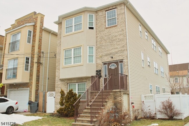 property at 1171 Chestnut St