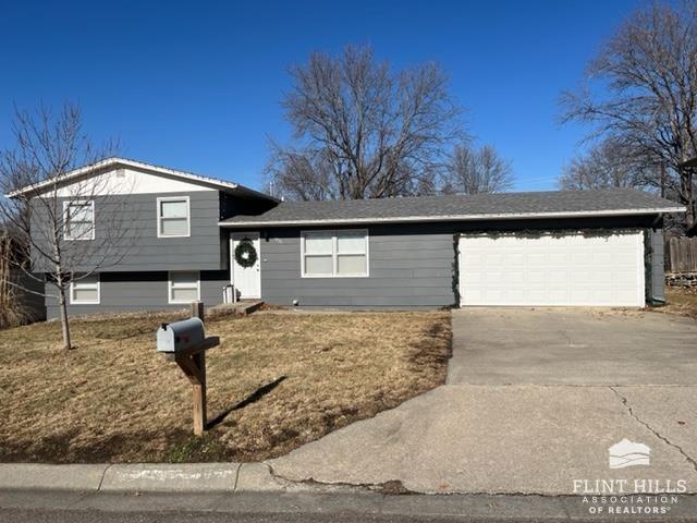 1031 Lane St in Clay Center, KS - Building Photo