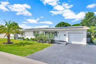 1420 S 24th Ter in Hollywood, FL - Building Photo