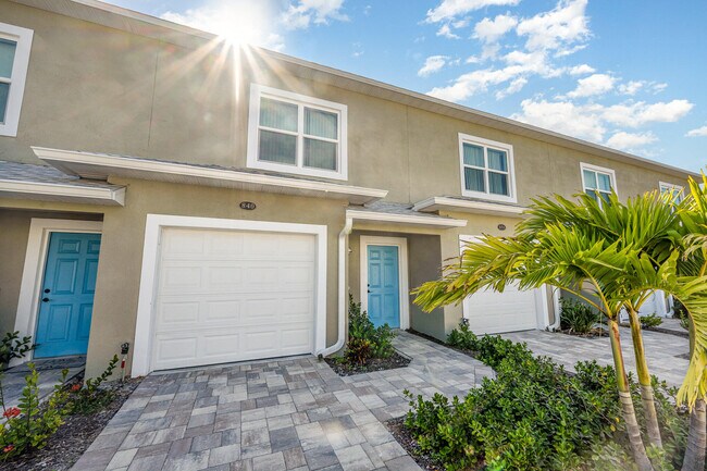 900 Paddleboard Ct