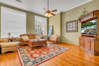 515 College St, Unit A in Columbus, MS - Foto de edificio - Building Photo