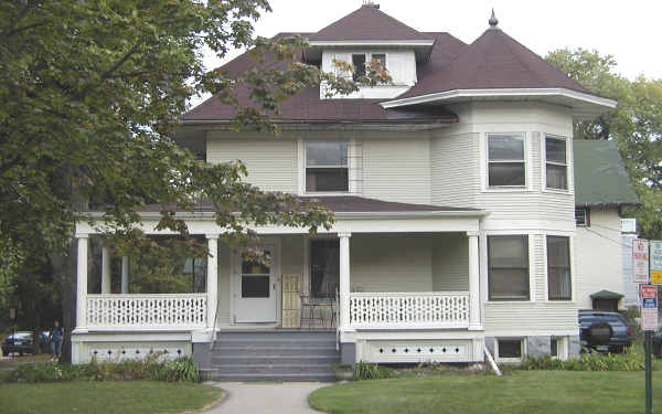 1945 Sherman Ave in Evanston, IL - Building Photo