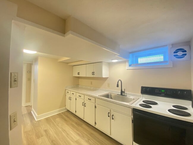 16 Linwood St in Nashua, NH - Building Photo - Building Photo