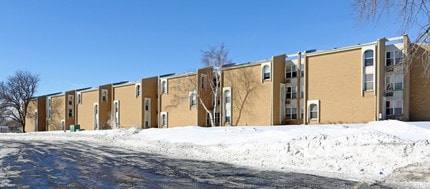 St Peter's Apartments - 62+ Senior Housing in Milwaukee, WI - Foto de edificio - Building Photo