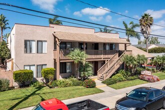 Bay Breeze in Costa Mesa, CA - Foto de edificio - Building Photo