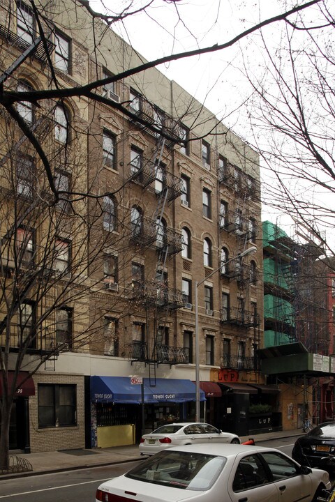 172 Thompson St in New York, NY - Building Photo