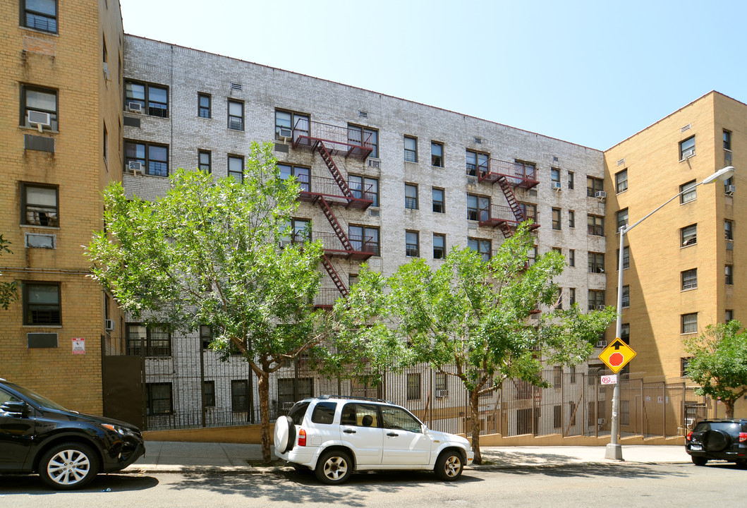 80 McClellan St in Bronx, NY - Building Photo