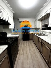 4604 Lakeview Dr NW in Huntsville, AL - Building Photo - Building Photo