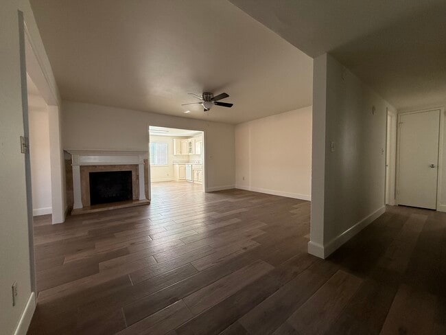 15510 Oakbury Dr in La Mirada, CA - Foto de edificio - Building Photo
