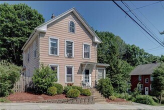 179 Walnut St in Willimantic, CT - Foto de edificio - Building Photo