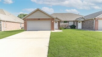 261 Copper Oaks Dr in Centerton, AR - Building Photo