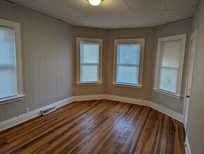 105 Rhodes St in New Britain, CT - Building Photo - Building Photo