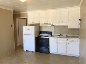 505 N Broad Street in Clinton, SC - Building Photo - Building Photo