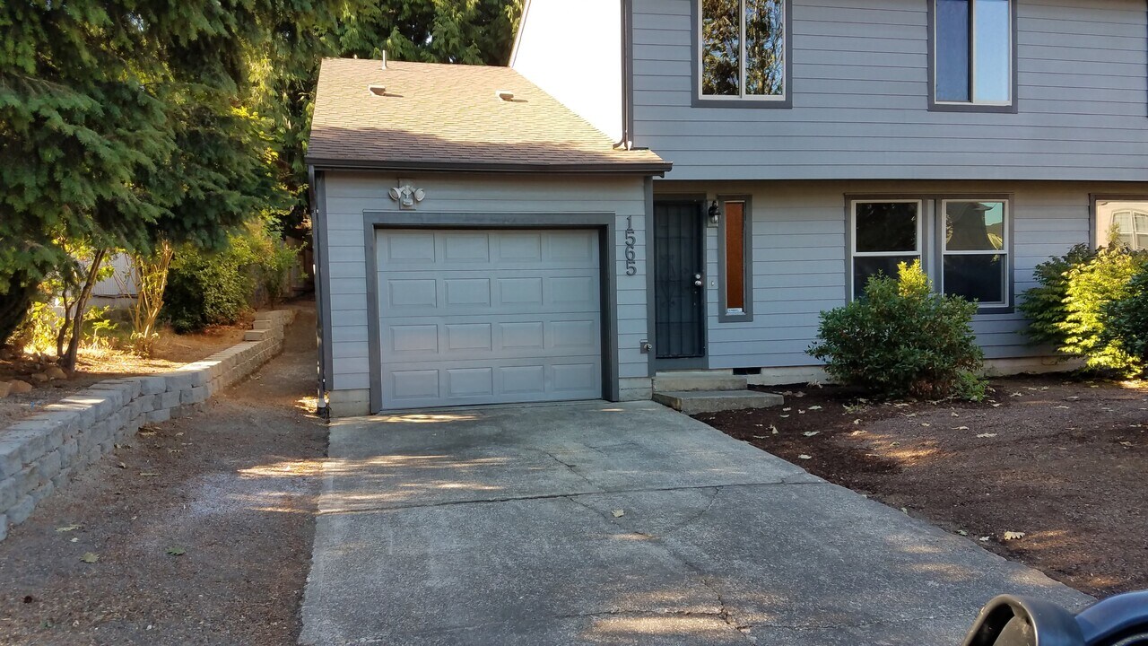 1565 Madras St SE, Unit 1 in Salem, OR - Building Photo