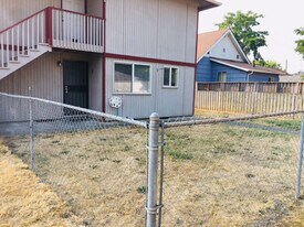 1711 S 37th St in Tacoma, WA - Building Photo