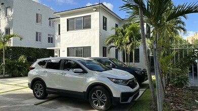 325 SW 30th Rd in Miami, FL - Building Photo - Building Photo