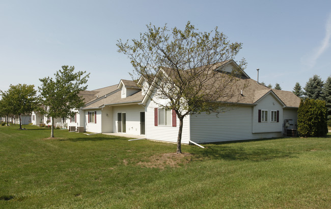 Villas at Woodhaven in Flint, MI - Foto de edificio - Building Photo