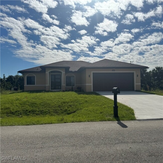 2805 24th St W in Lehigh Acres, FL - Building Photo - Building Photo