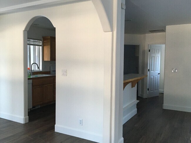 1181 NW Knoxville Blvd-Unit -A in Bend, OR - Building Photo - Building Photo