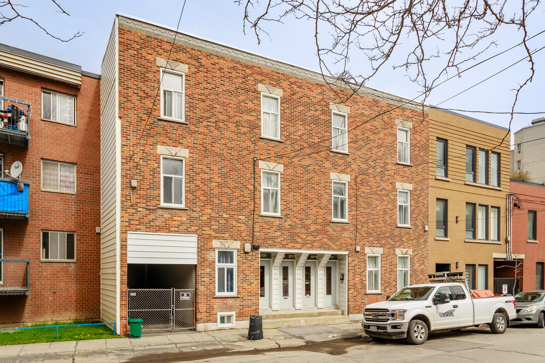 2715 De Châteauguay St in Montréal, QC - Building Photo