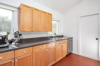 706 Springs Fireplace Rd in East Hampton, NY - Building Photo - Building Photo