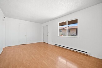 1064 E Mallon Dr in Pueblo, CO - Building Photo - Building Photo