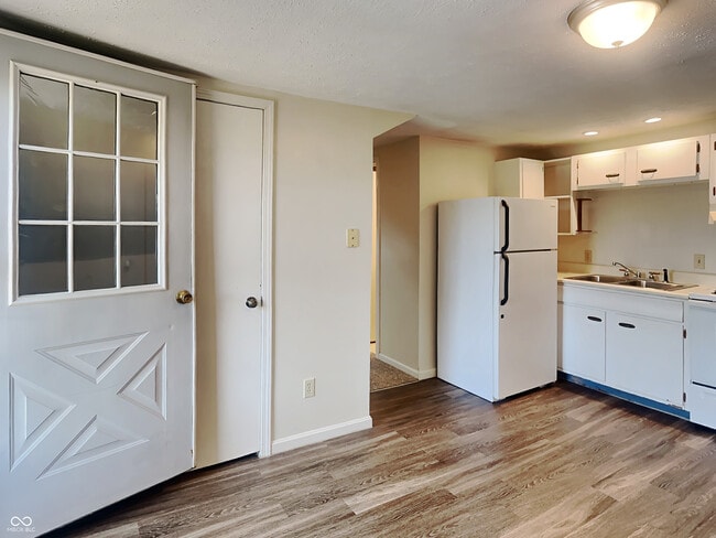 4 W Main St in Jamestown, IN - Building Photo - Building Photo