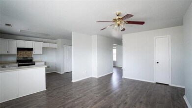 403 E R Ellis Ave in Rockwall, TX - Building Photo - Building Photo