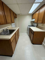 2218 N Summit Ave in Milwaukee, WI - Building Photo