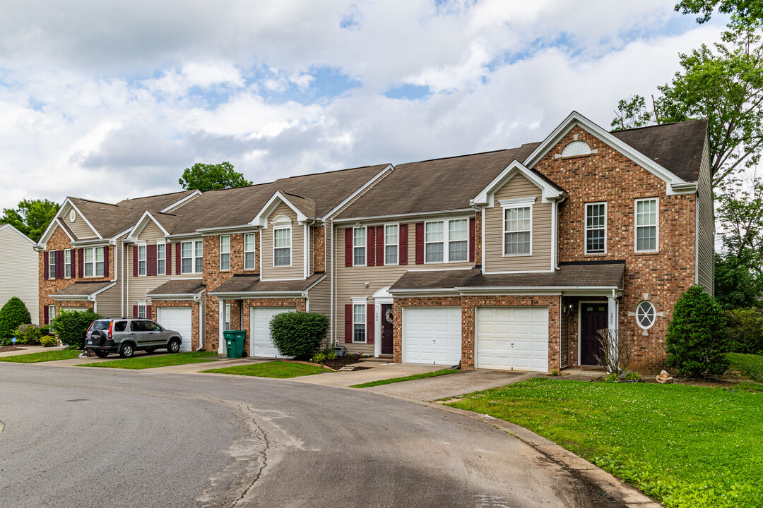 Lake Ridge Village in Nashville, TN - Building Photo