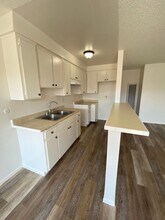 El Capistrano in Hawthorne, CA - Building Photo - Interior Photo