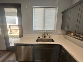 3037 N Sowell St in Visalia, CA - Building Photo - Building Photo