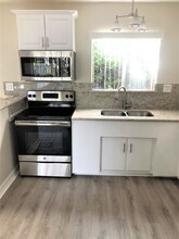 931 W 19th St in Costa Mesa, CA - Building Photo - Building Photo