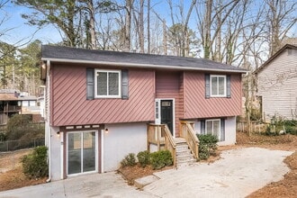 9039 Raven Dr in Jonesboro, GA - Building Photo - Building Photo