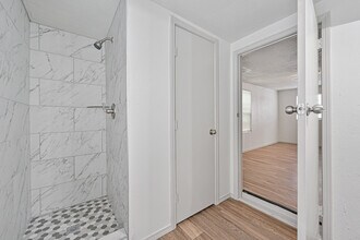 2445 SW Binkley St in Oklahoma City, OK - Building Photo - Building Photo