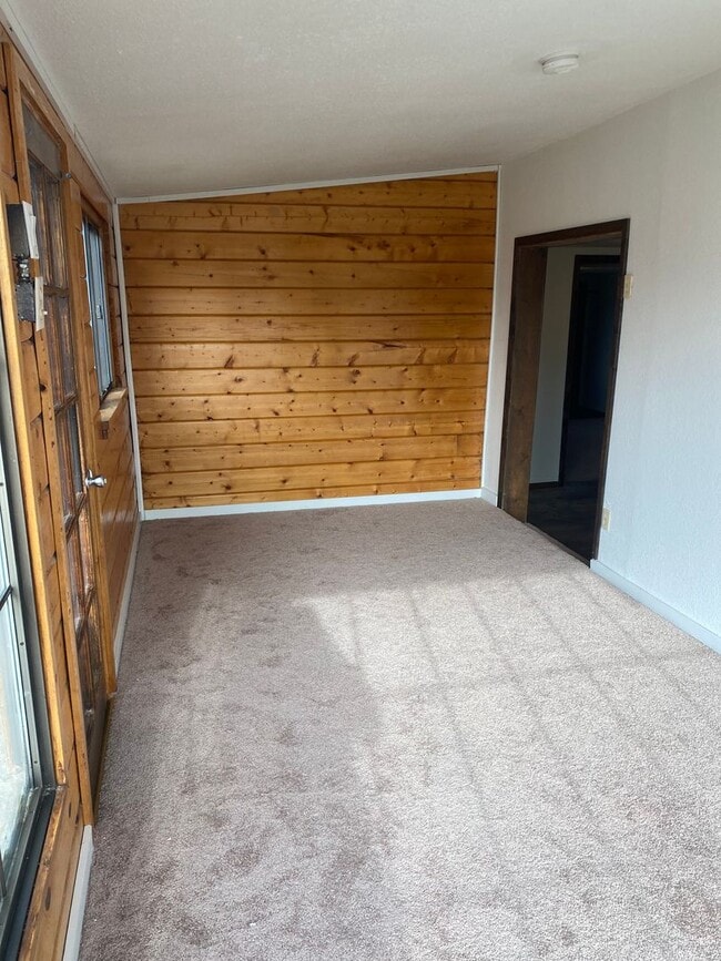 property at 402 N Chestnut St