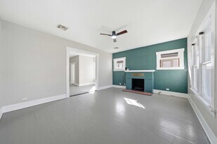 122 Biering St in San Antonio, TX - Building Photo