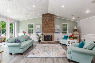 Fox Hill Village in Hampton, VA - Foto de edificio - Interior Photo